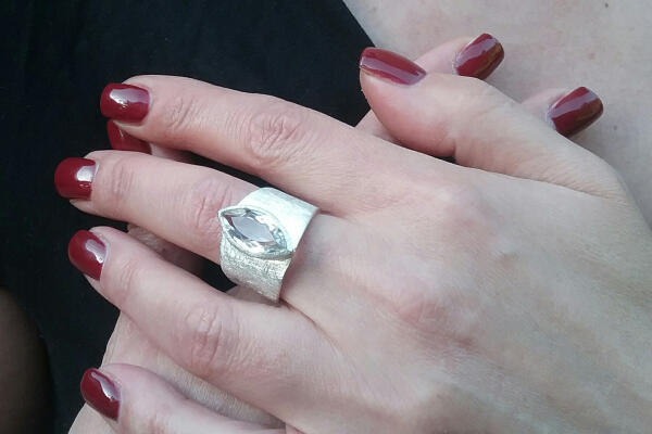 Ring Silber 925 mit Bergkristall facettiert Navette eismatt gebürstet