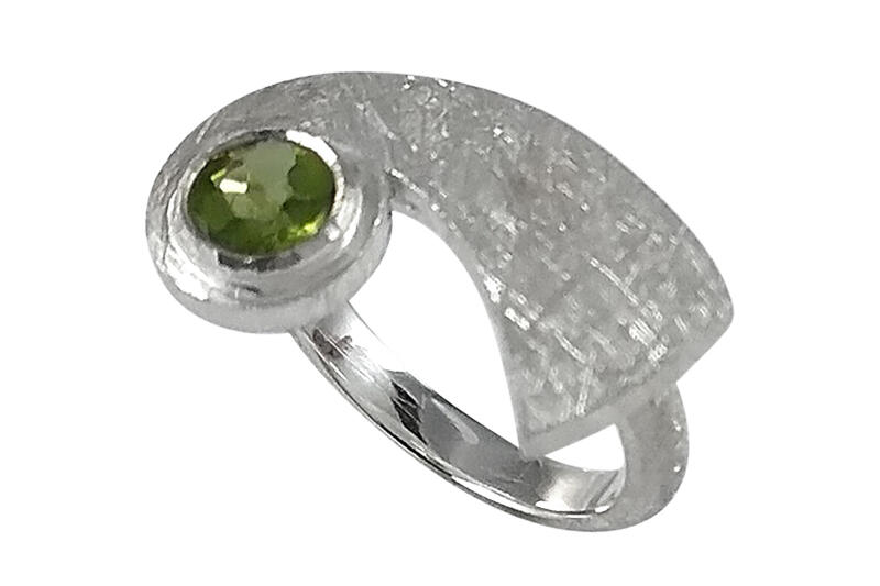 Ring Silber 925 mit Peridot Olivin facettiert eismatt gebürstet 16,0 mm