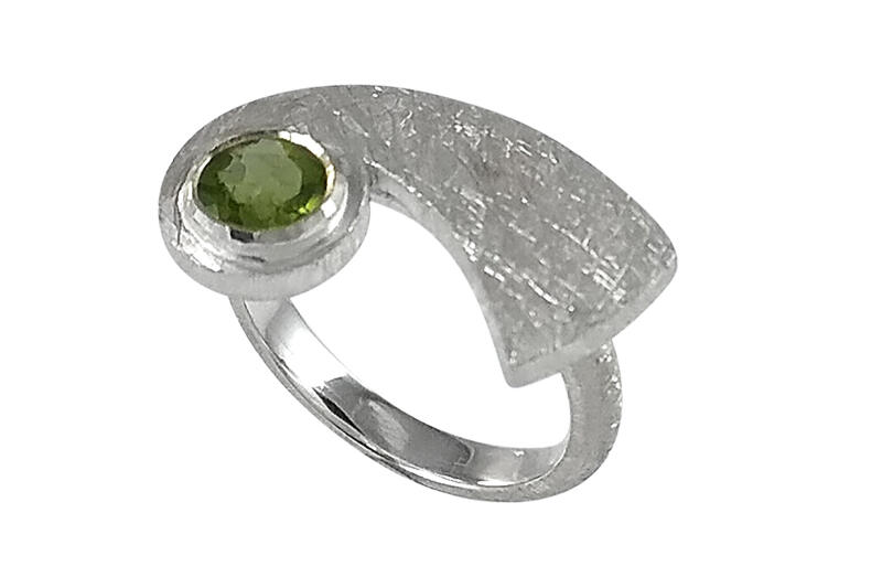 Ring Silber 925 mit Peridot Olivin facettiert eismatt gebürstet 18,0 mm