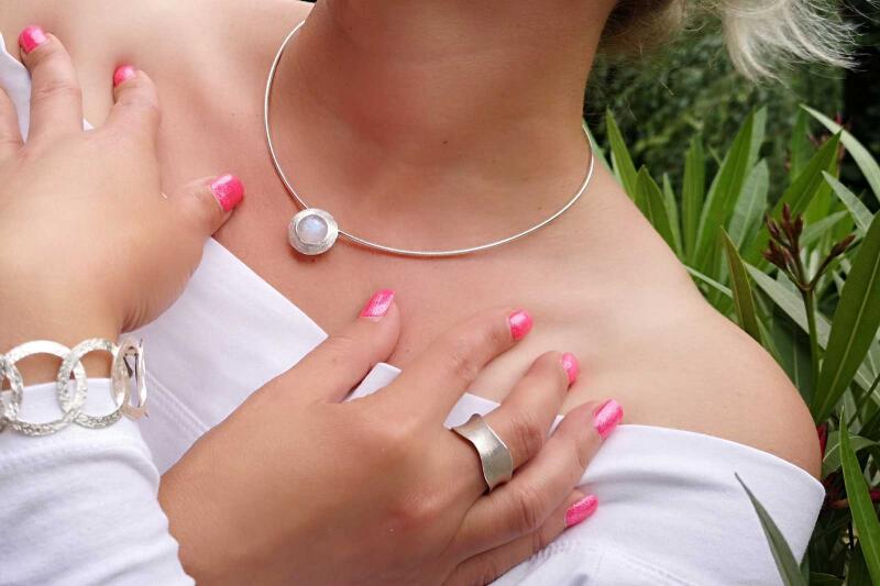 Ring *Nalini* Silber 925  Serie Kühle Eleganz  eismatt gebürstet 16,5 mm