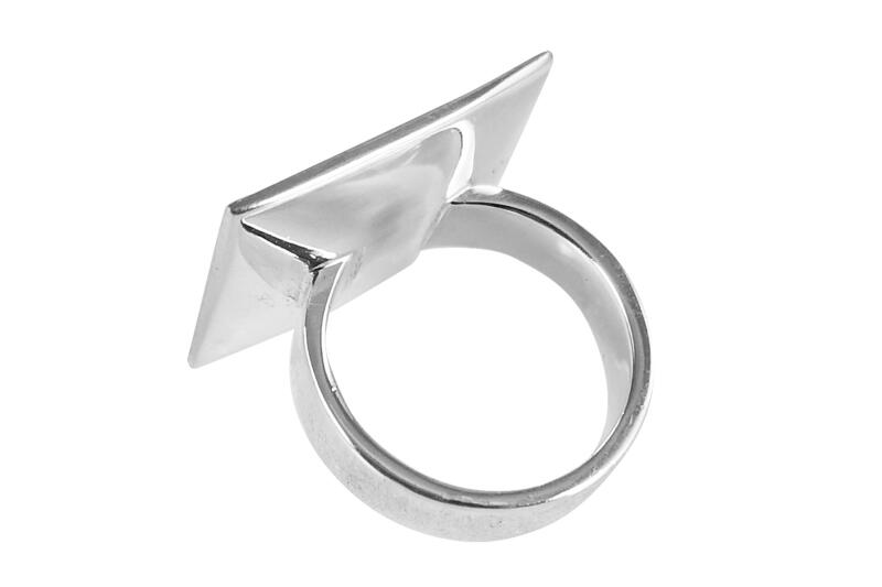 Ring Shalini Silber 925  Serie Kühle Eleganz Carrée eismatt gebürstet
