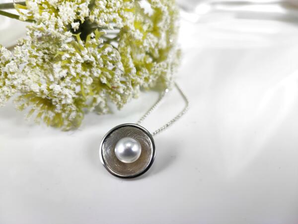 Anhänger Silber 925 Schale mit Perle 9  mm eismattiert gebürstet Brautschmuck