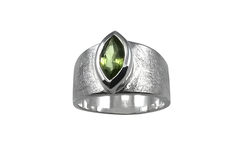 Ring Design mit Peridot  facettiert Navette gebürstet 16,6 (52)