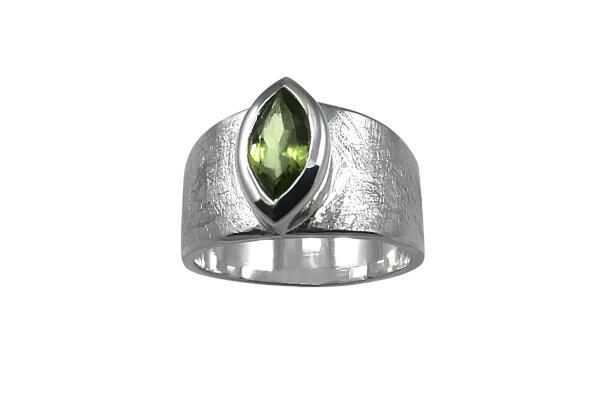 Ring Design mit Peridot  facettiert Navette gebürstet 16,9 (53)