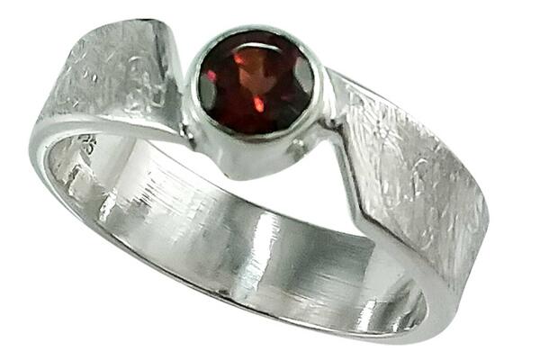Ring Silber 925 mit Granat facettiert Bandring eismatt gebürstet