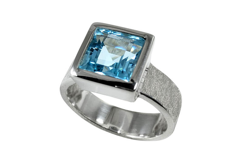 Ring Silber 925 mit Blautopas 8 mm facettiert Carrée Solitärring eismatt gebürstet 19,0 mm